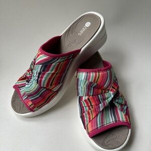 Bzees Smile II Wavestripe Slip On Comfort Wedge Slide Sandal Size 10M